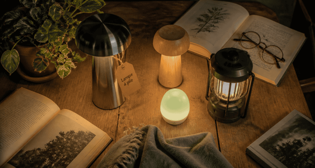 lampes à pile design sur table bois
